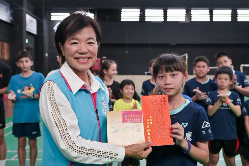 花蓮羽球小將傳捷報　國際賽場摘冠、奪亞創佳績  鄉長游淑貞親貼紅榜祝賀插图